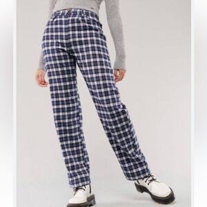 NWT Hollister Ultra High-Rise Flannel Plaid Dad Pants. Size 13R-W31